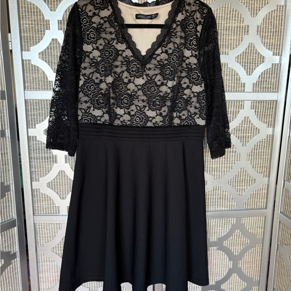 Elegant Black and Tan Pleated V-Neck Dress